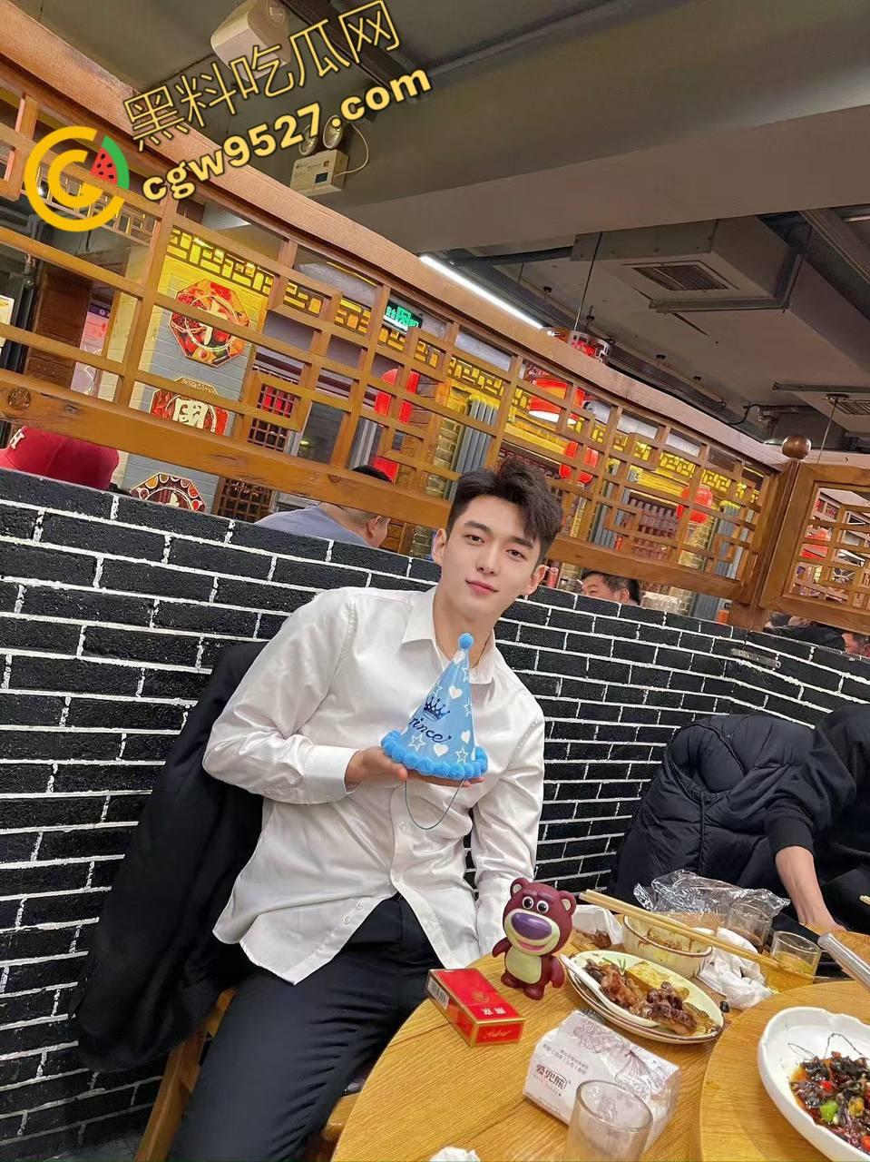 北京GAY圈大佬威哥遭主人调教，夹着精液办婚礼，婚后下药将老婆迷晕送给主人无套内射，这操作颠覆你的三观  第3张