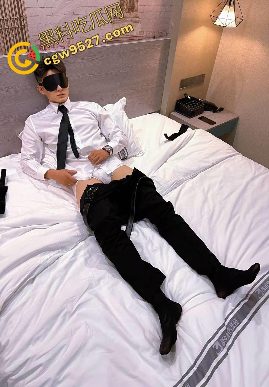 北京GAY圈大佬威哥遭主人调教，夹着精液办婚礼，婚后下药将老婆迷晕送给主人无套内射，这操作颠覆你的三观  第6张