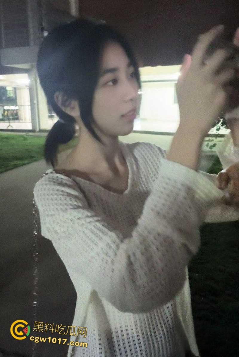 高颜值反差舞蹈生,难以抵抗金钱诱惑成为金主性奴,胯下侍奉爆筋肉棒,害羞的说只允许拍这一次,口技十分了得 ! 第4张 高颜值反差舞蹈生,难以抵抗金钱诱惑成为金主性奴,胯下侍奉爆筋肉棒,害羞的说只允许拍这一次,口技十分了得 ! 第4张