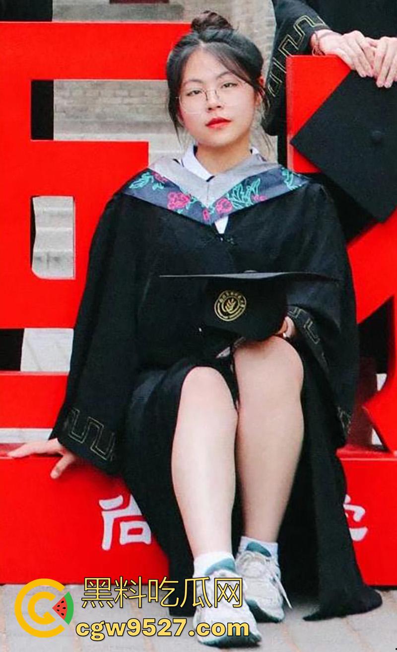 四川攀枝花女校，眼镜骚母猪【罗俊萌】，颜值一般但身材傲人，大奶肥臀性瘾骚逼，约炮视频被曝光！  第1张