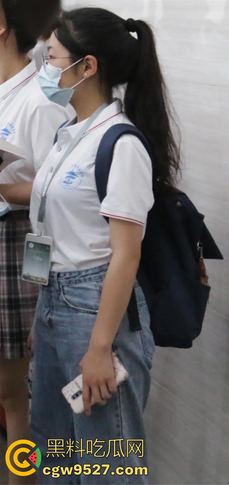 四川攀枝花女校，眼镜骚母猪【罗俊萌】，颜值一般但身材傲人，大奶肥臀性瘾骚逼，约炮视频被曝光！  第5张