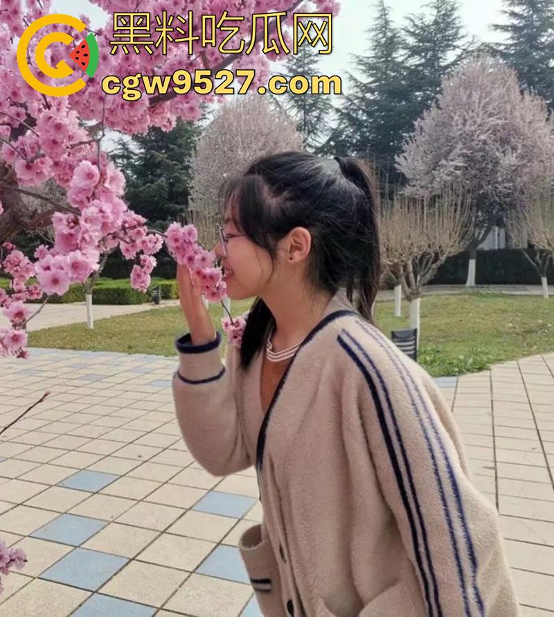 四川攀枝花女校，眼镜骚母猪【罗俊萌】，颜值一般但身材傲人，大奶肥臀性瘾骚逼，约炮视频被曝光！  第8张