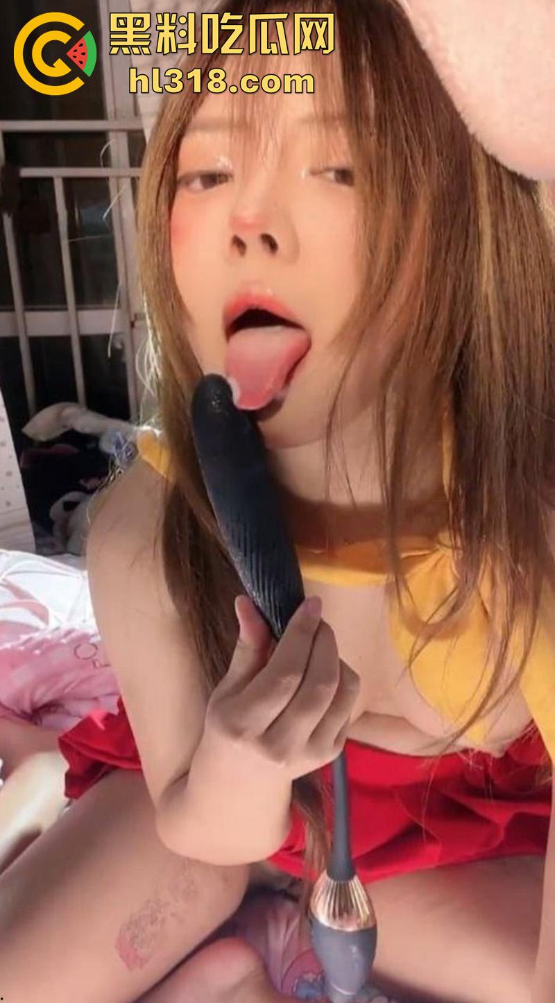 武汉18岁萝莉【少萝没人爱】，可爱颜值极品尤物，多道具自慰插穴，暴力玩穴表情超淫荡！  第7张