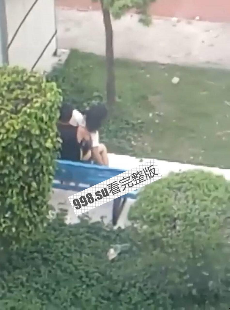 户外操逼秀大合集 尤其最后一位 感觉像当街强奸  第1张