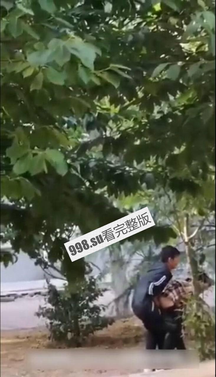 户外操逼秀大合集 尤其最后一位 感觉像当街强奸  第5张