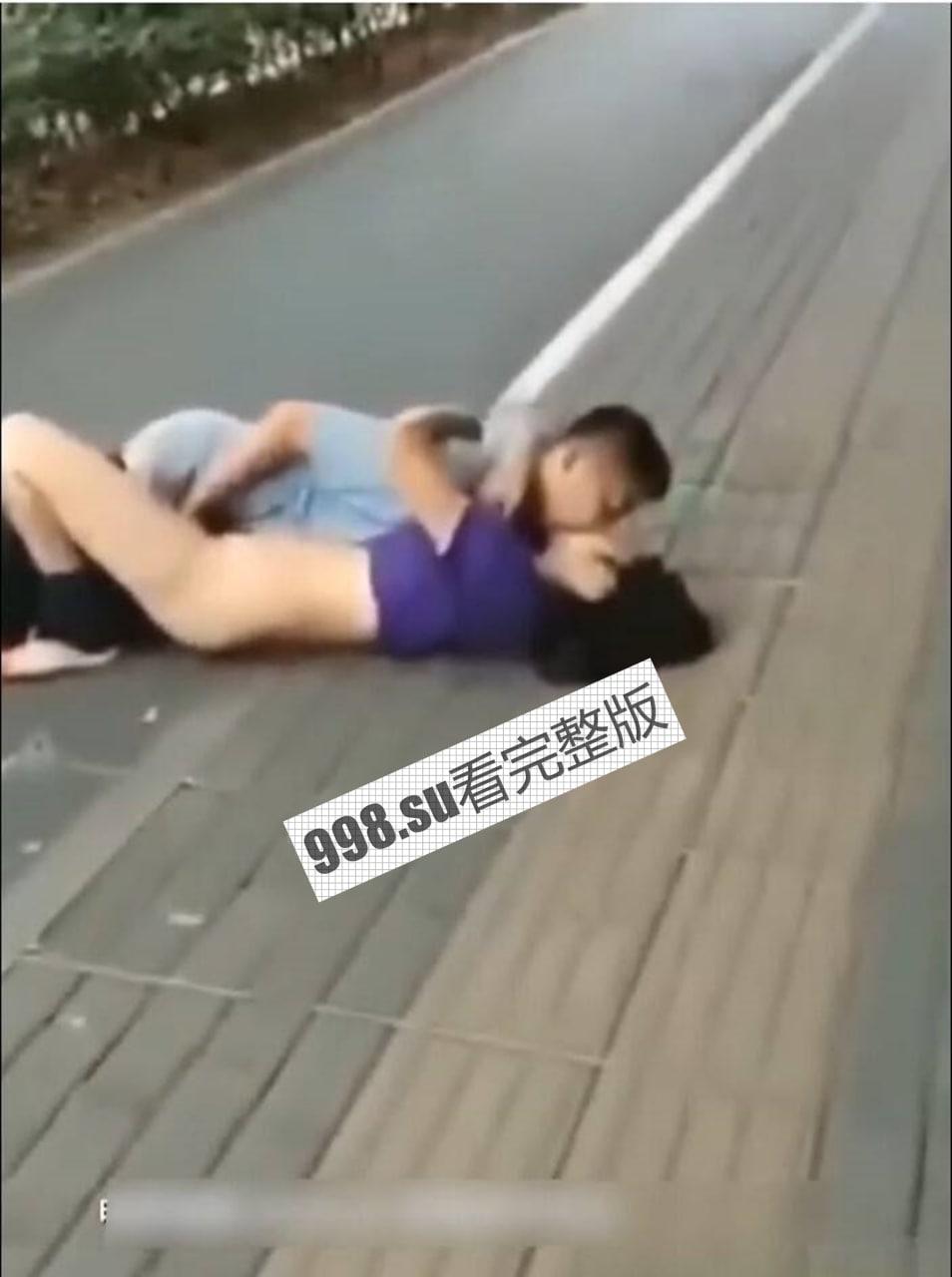 户外操逼秀大合集 尤其最后一位 感觉像当街强奸  第6张