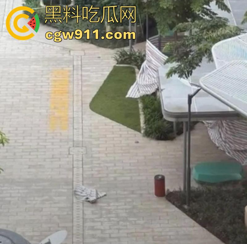 越南TikTok巨乳网红直播跳楼，被闺蜜出卖成大哥玩物，被男友报复流出性爱视频，女神形象尽毁，一跃而下当场身亡！  第7张