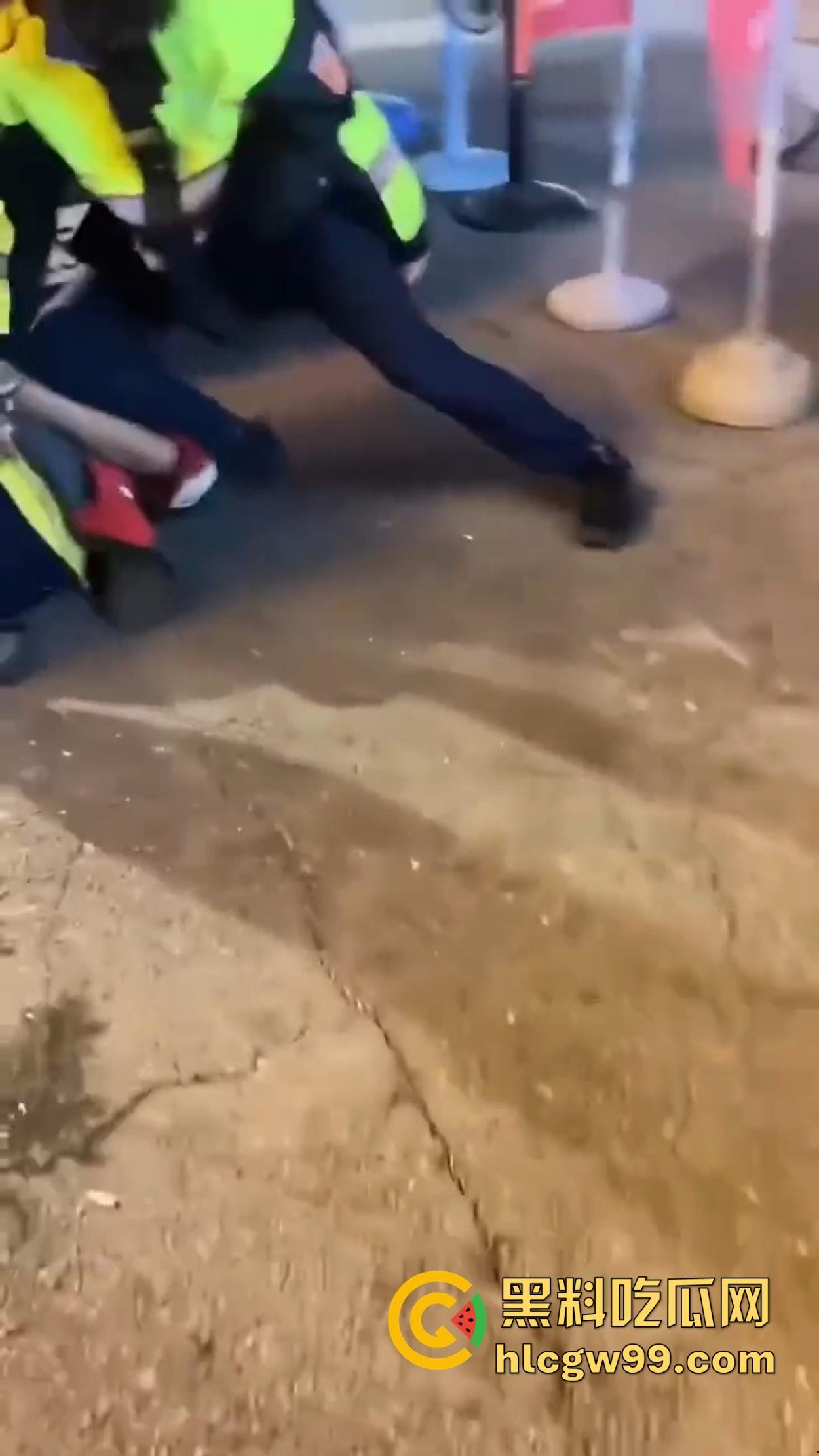 台湾女警爆表战斗力 酒懵子嘴还没嚷完就被一巴掌按翻锁喉 怕不是打醒了祖宗十八代！  第9张