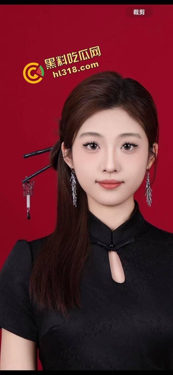 大学生课堂露出，调教到位随时配合，春夏秋冬课上全程听话，露奶露逼随你来，教室啪啪都不是事！  第2张