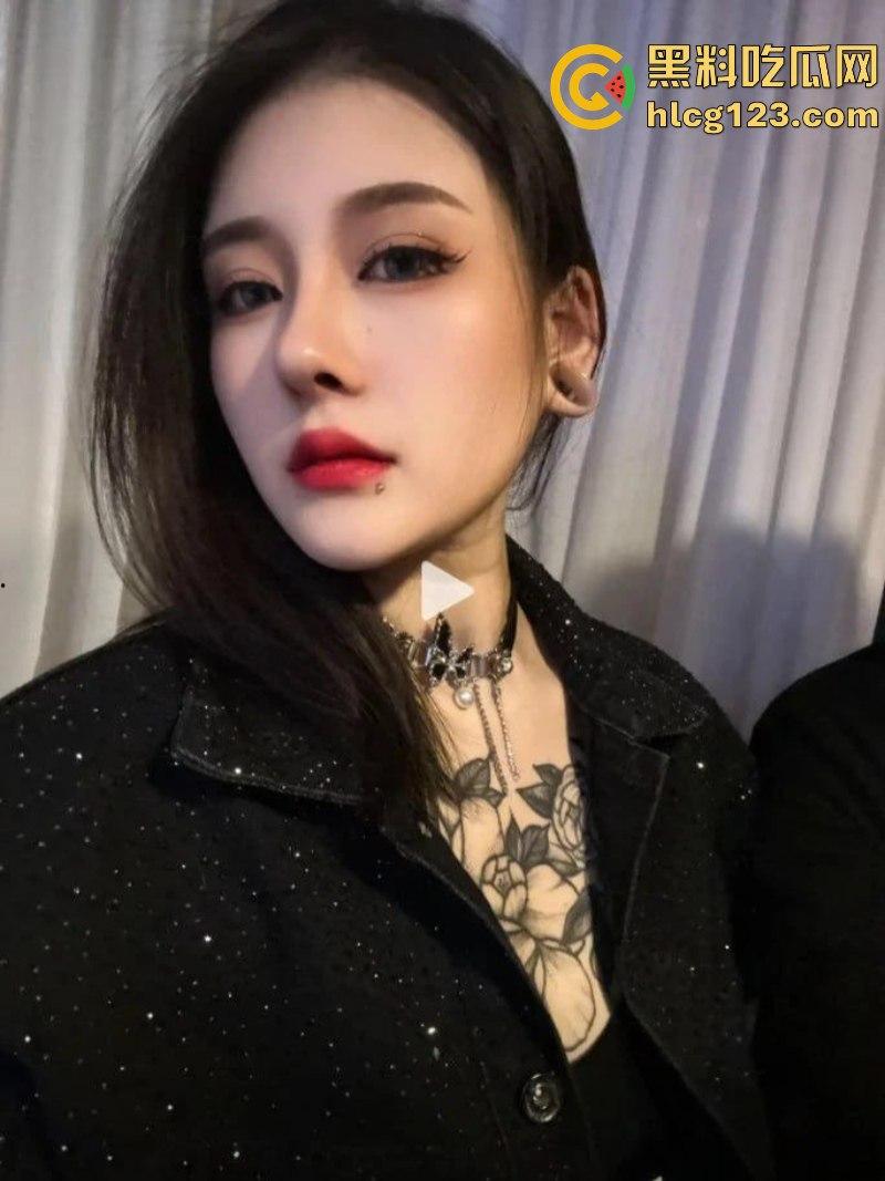 快手/抖音反差骚母狗【迷人大野驴】流出大尺度福利私拍 霸气纹身还真有看点！  第3张