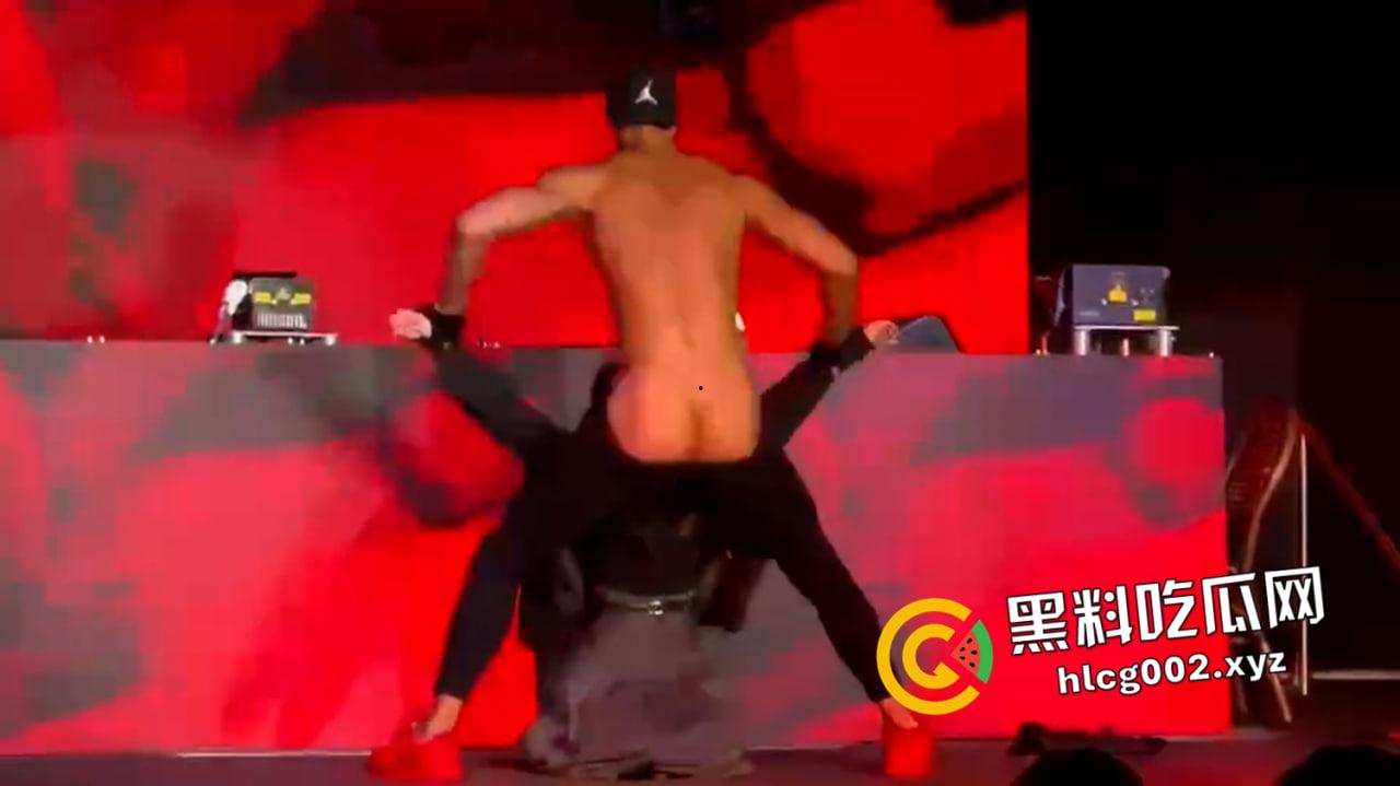 全网曝光香港演唱会名场面微打码原视频！肌肉猛男性感妖娆的面对面发骚 小仙女的裤衩子已经胶粘了  第2张