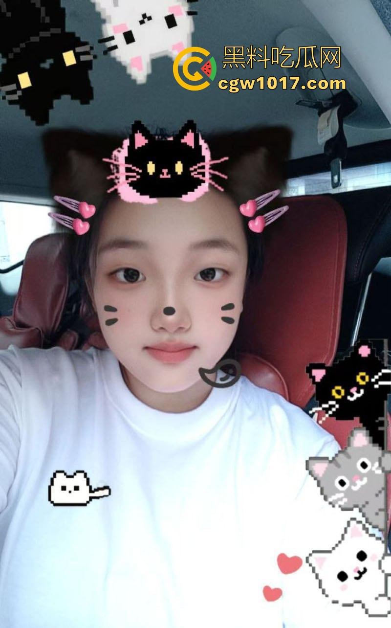 沈阳坦克巨乳大学生【刘宝月】E杯巨乳弹跳翘臀圆润白皙，却整天网上视频裸聊发骚发浪，黝黑骚逼揉奶自慰！  第2张