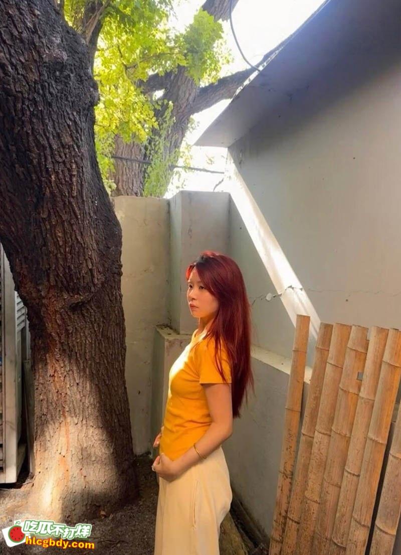 北京高颜值嫩妹【张敬怡】，刚分手就迫不及待约炮，露脸深喉后入呻吟不断，小粉穴被无套内射精液直流 ！  第2张