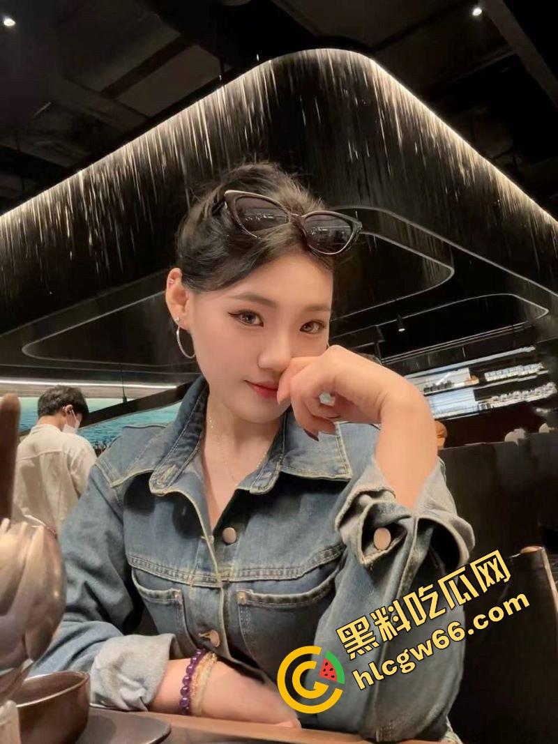 南京情趣店老板娘【王明睿】啪啪视频流出，情趣老板娘边试内衣边撩鸡巴，被后入爆操扇臀抽插爽到浪叫！  第1张