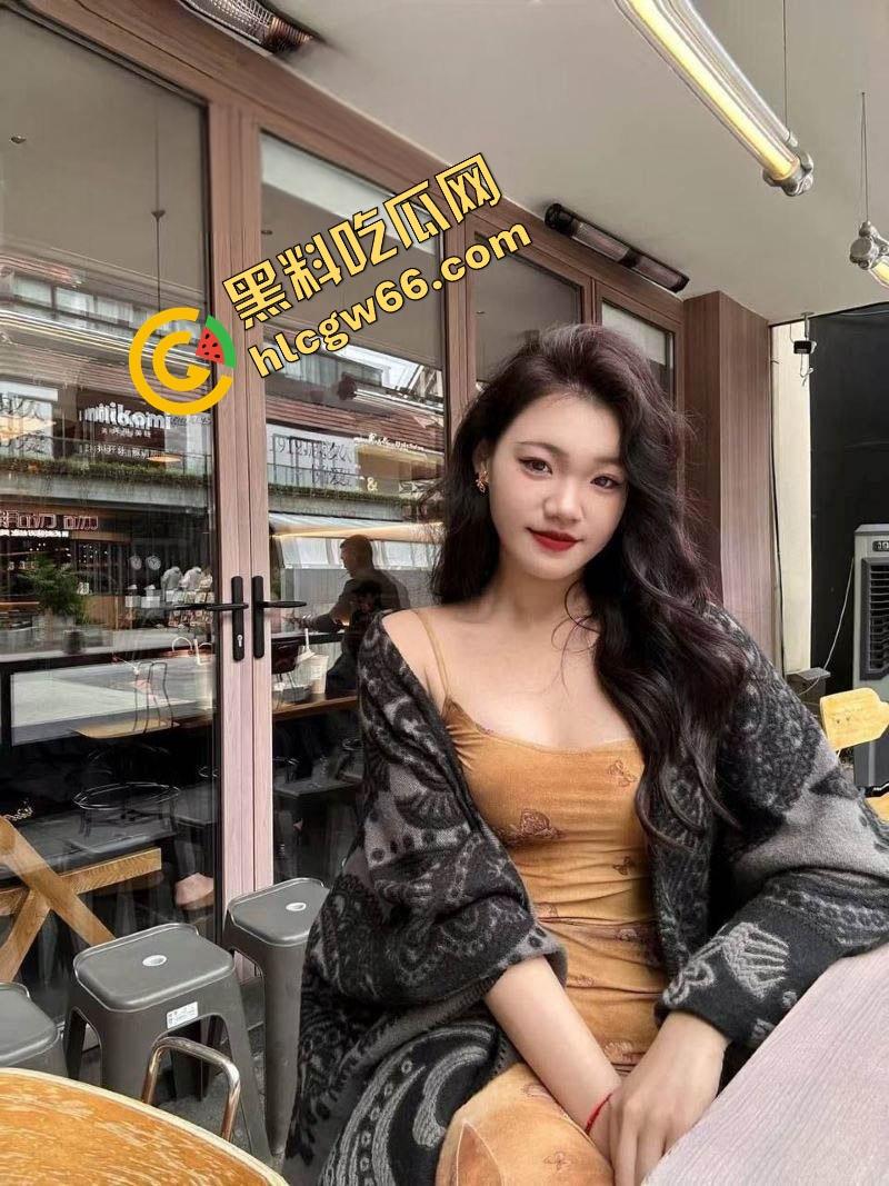 南京情趣店老板娘【王明睿】啪啪视频流出，情趣老板娘边试内衣边撩鸡巴，被后入爆操扇臀抽插爽到浪叫！  第2张