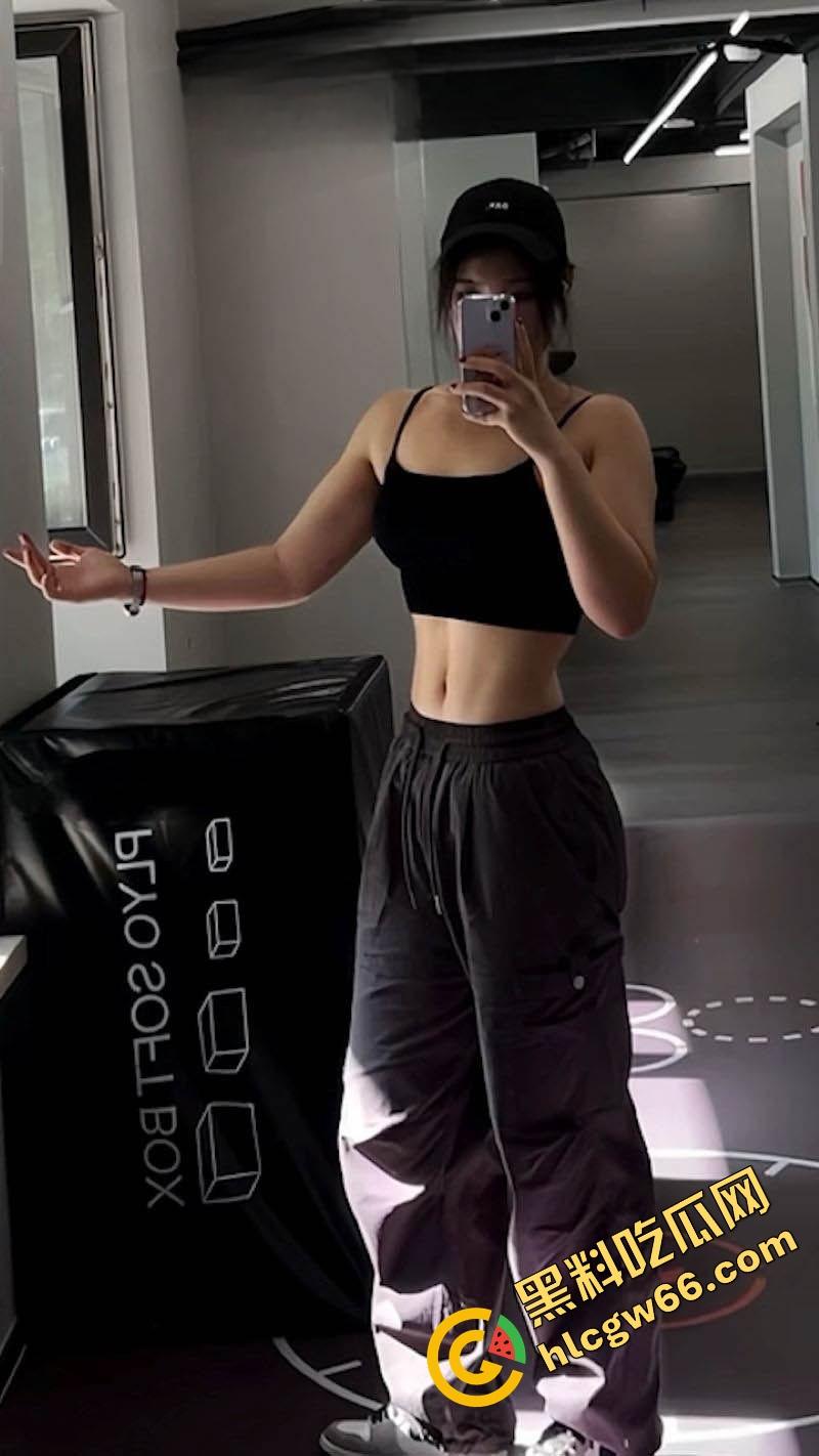 南京情趣店老板娘【王明睿】啪啪视频流出，情趣老板娘边试内衣边撩鸡巴，被后入爆操扇臀抽插爽到浪叫！  第5张