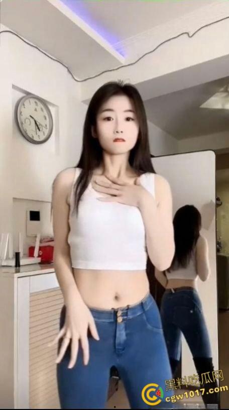 抖音绝美高颜值少妇【笑笑很甜】,骚舞视频流出,身材纤细性感妖娆,黑森林逼毛茂盛得像丛林! 第3张 抖音绝美高颜值少妇【笑笑很甜】,骚舞视频流出,身材纤细性感妖娆,黑森林逼毛茂盛得像丛林! 第3张