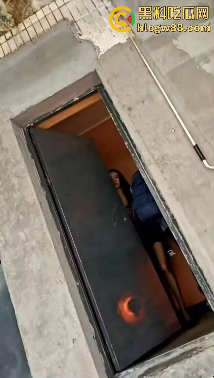 长沙玉兰路快餐花魁，日操百人逼都没合上，众人排队冲刺质量顶到爆，结果帽子叔叔来了一锅端！  第7张