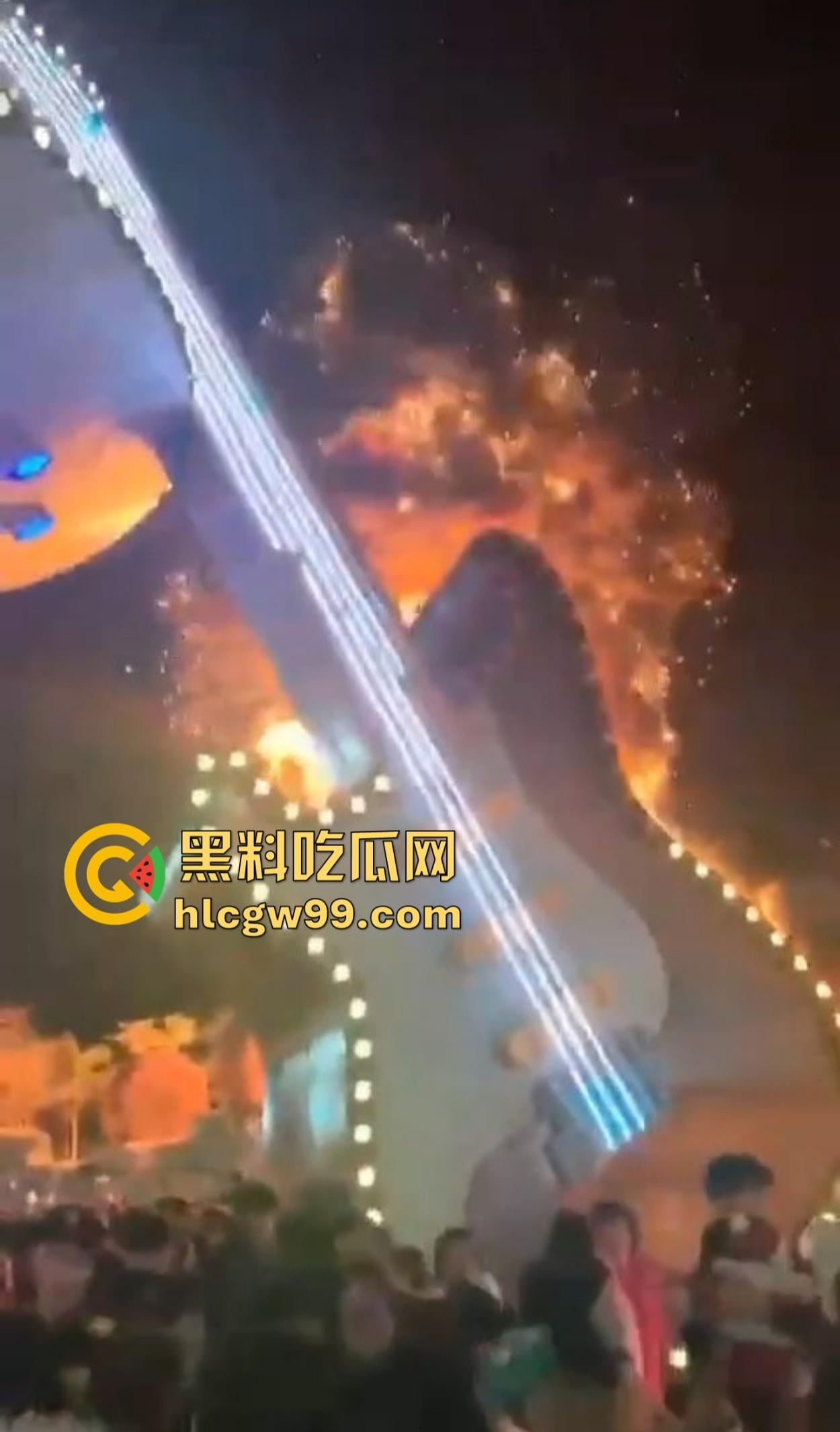 南宁除夕夜打铁花表演现场突发大火 观众还以为是特效 结果真烧起来了！  第8张