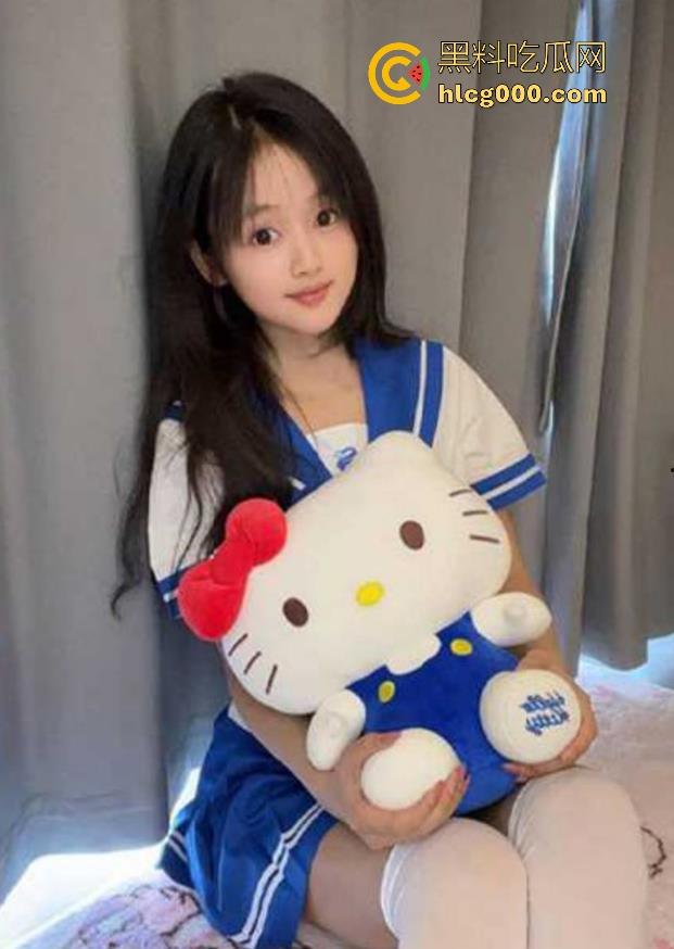 海角乱伦，萝莉少女主动献身，跪地勾魂浪叫扣人心弦 ，红唇轻唤“爸爸”，透着挑逗欲火！  第1张