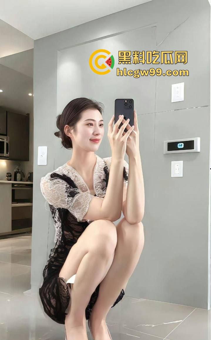 上海超高颜值极品御姐【钱雪】被金主爸爸拿下，在床上骚的不像样，口交吃鸡，乳夹M腿被压在身下无套爆操！  第3张