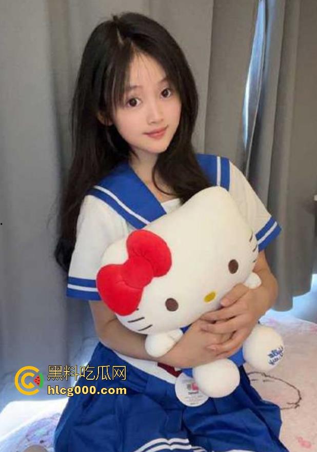 海角乱伦，萝莉少女主动献身，跪地勾魂浪叫扣人心弦 ，红唇轻唤“爸爸”，透着挑逗欲火！  第3张