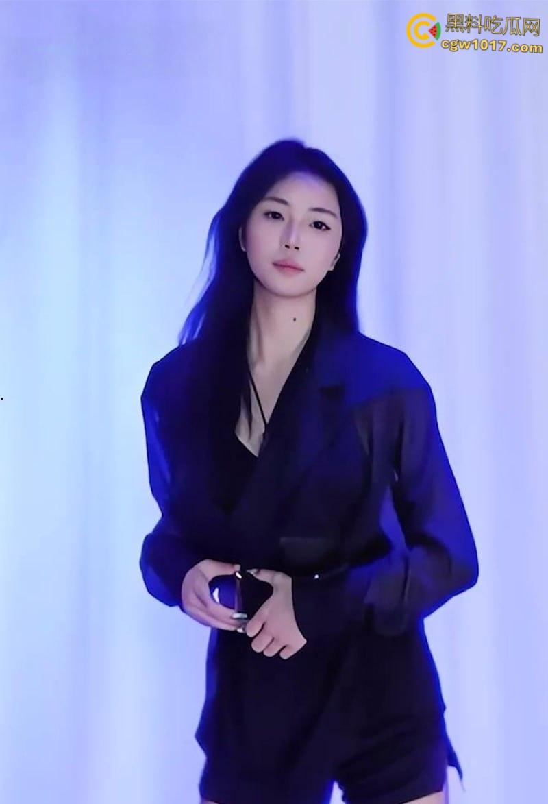 国内顶级淫舞团【18girls】，爆乳姐妹花脱衣热舞,，G杯姐姐美乳奶狂甩，乳牛妹妹极致挑逗全裸露穴 ！  第1张