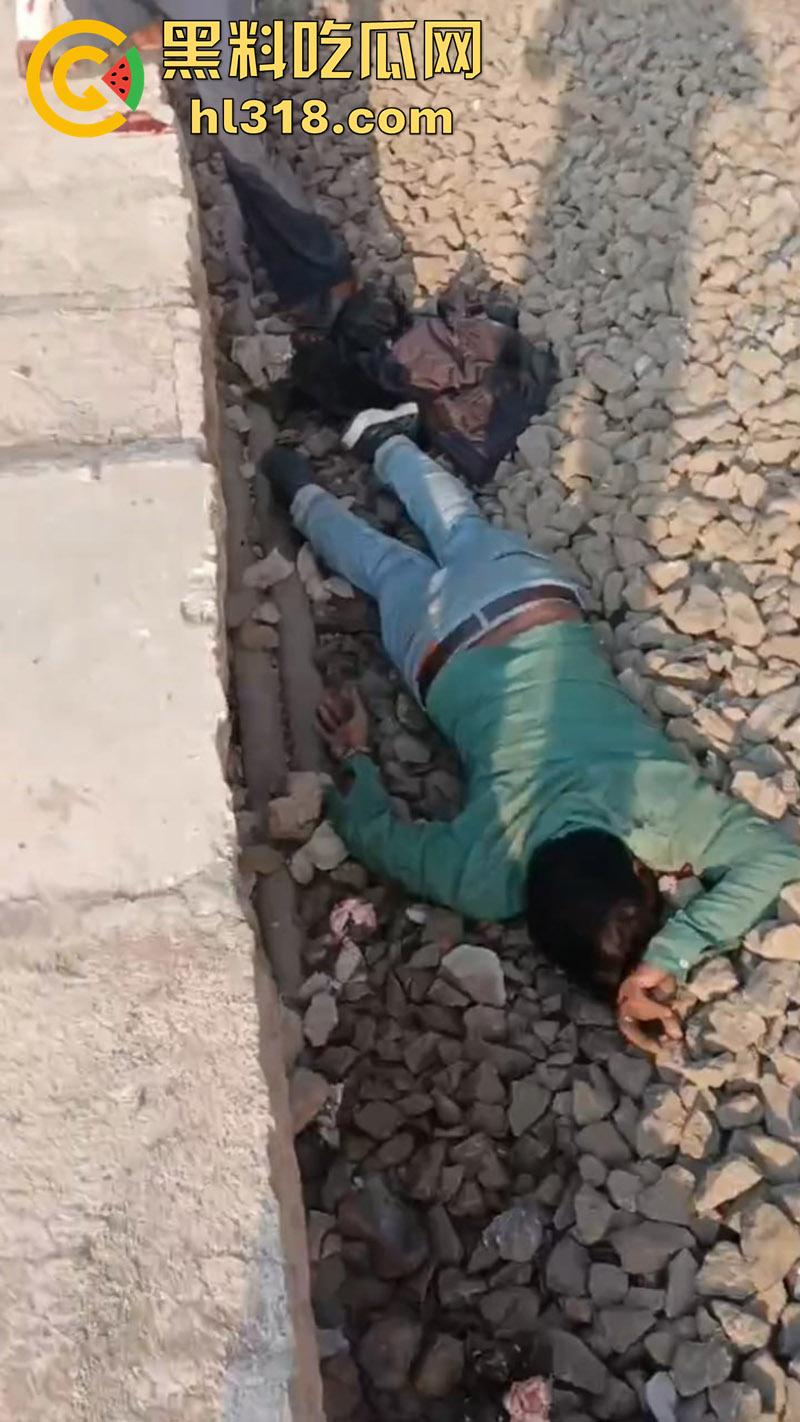 印度谣言造成大祸，大聪明编造车厢着火谣言，导致气氛混乱多人跳车逃生，被疾驰而来的火车撞死！  第7张