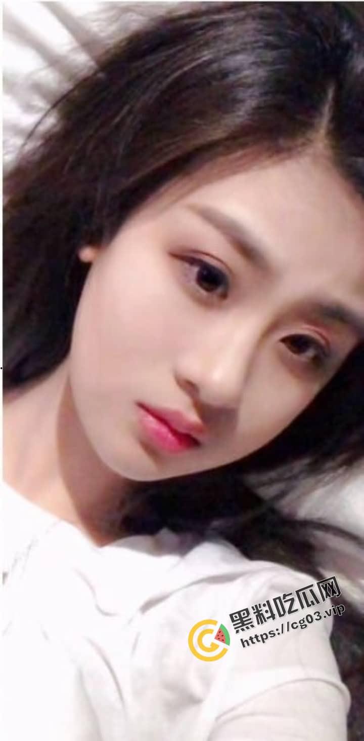 邪恶三人组 又开始迷奸了！这次是美女啦啦队长  各种姿势 轮流接替猛操小嫩妹 第2张