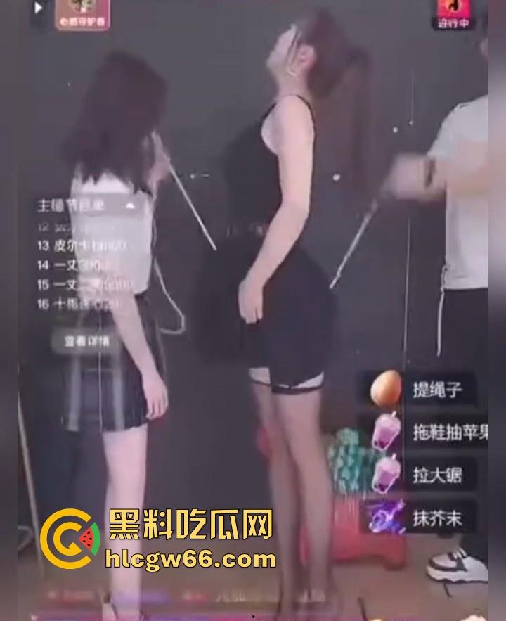 快手直播花样真多 为了博取流量用绳子摩擦骚逼 也不知道里面有没有穿内裤 真是逆天!  第6张