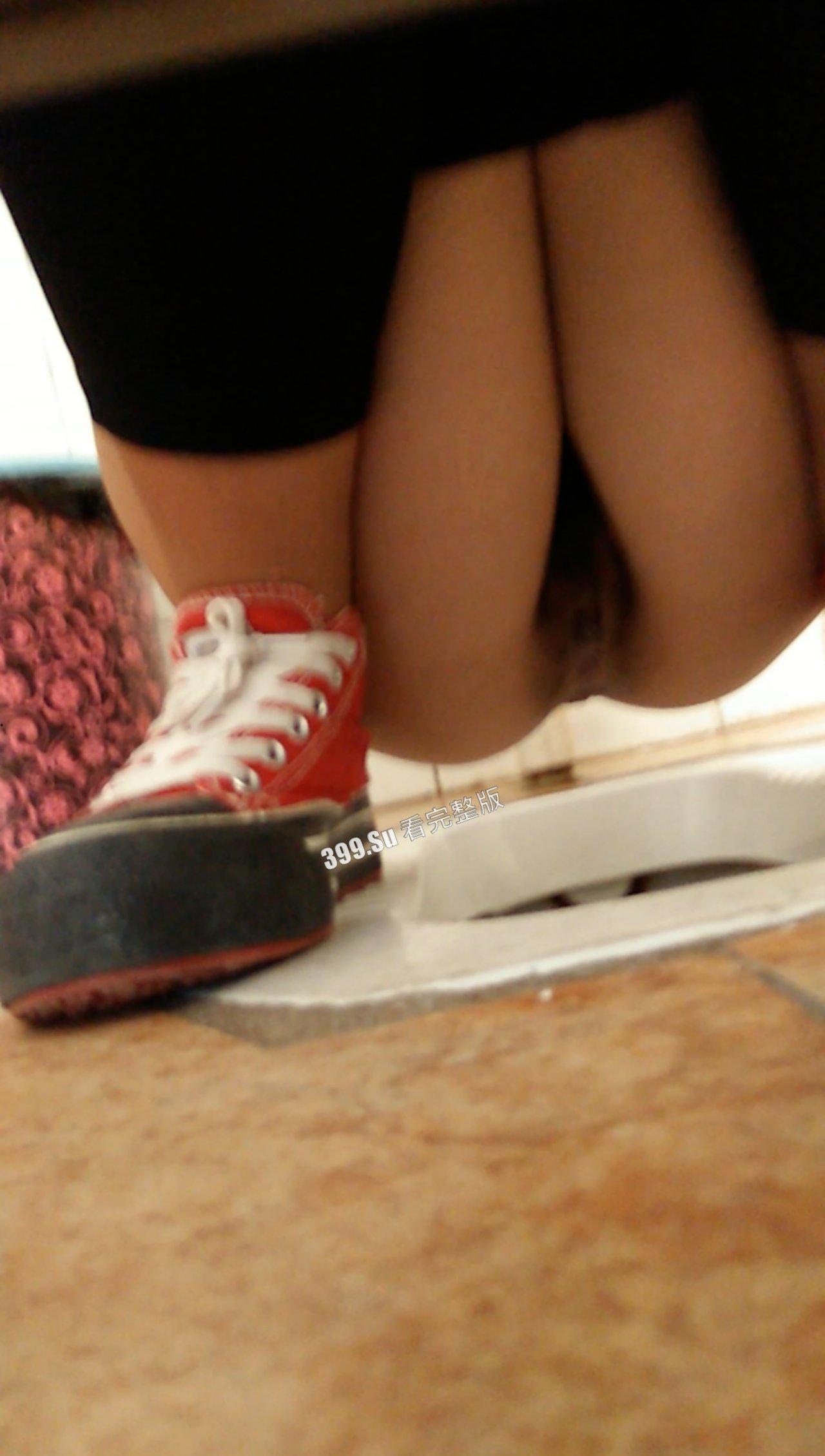 变态 往往拥有一颗大心脏  路上遇到中学生 诱骗对方脱鞋舔她脚（二） 第4张