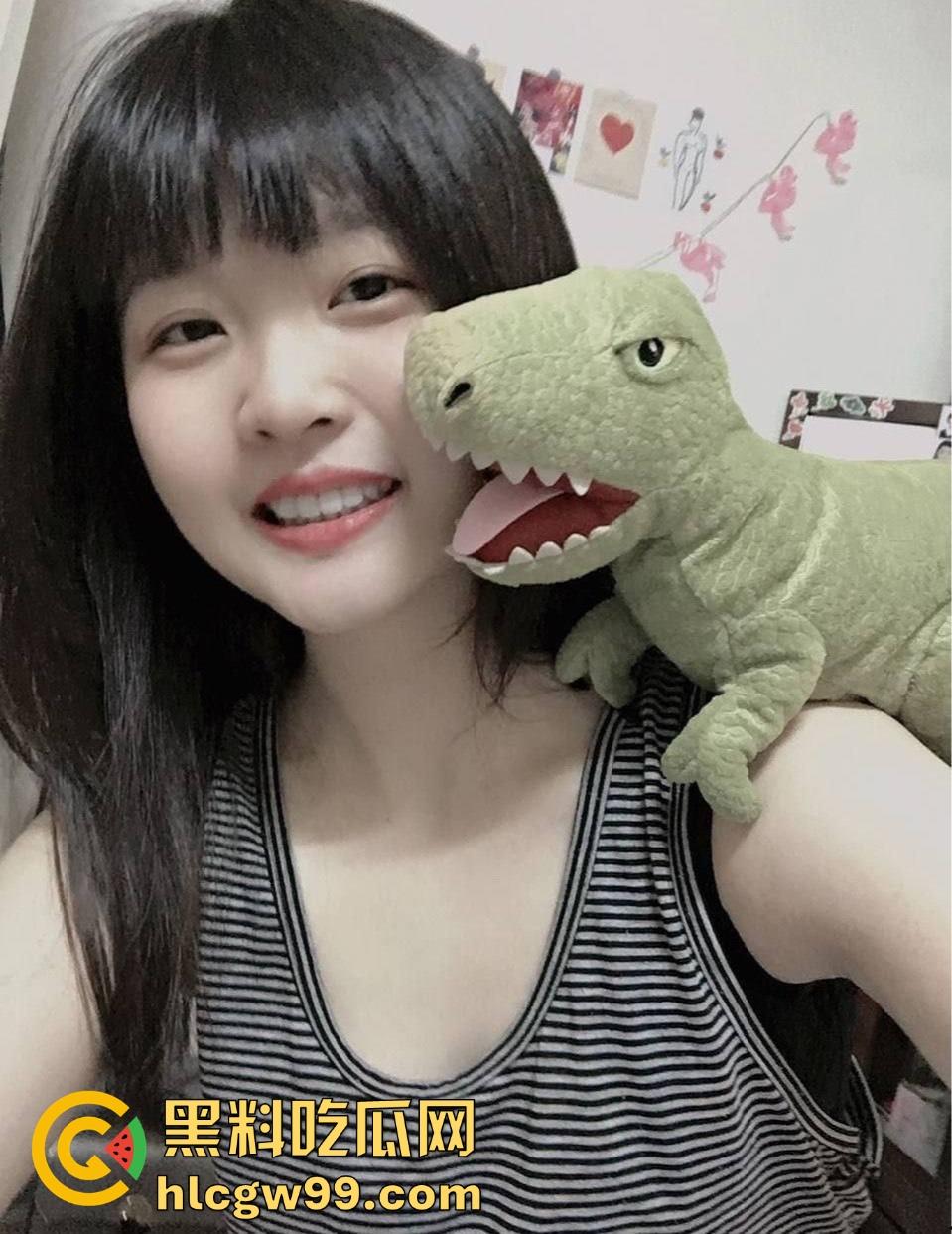 广东江门技校BBW骚母狗【区淑欣】36D巨乳先天骚母狗圣体实锤，各种情趣套装露出，高潮喷到腿软！  第1张