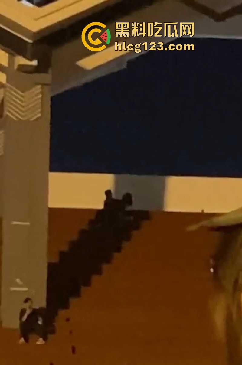 【云南民族大学】军训现场 主席台上演“活春宫” 激情野战被全校直播  第3张