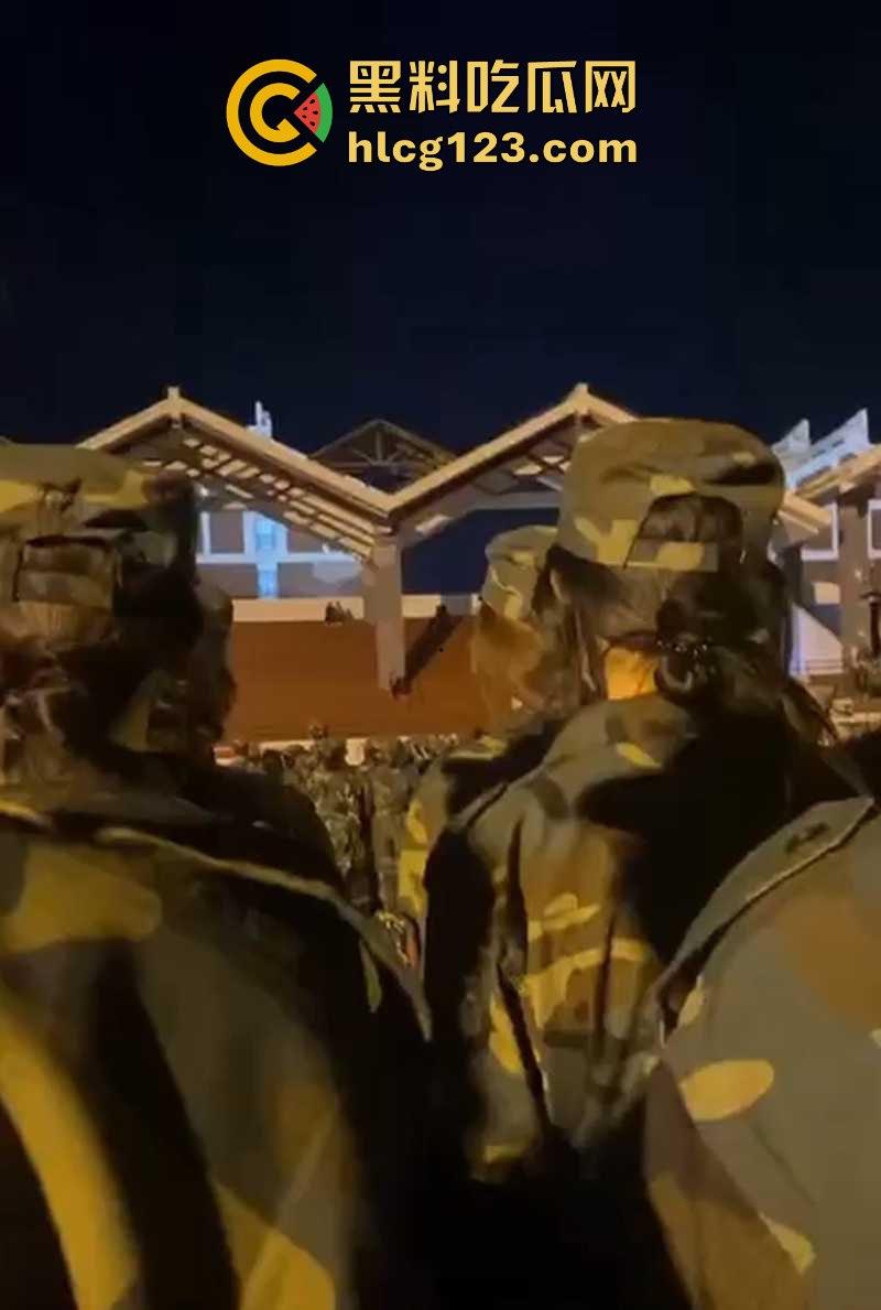 【云南民族大学】军训现场 主席台上演“活春宫” 激情野战被全校直播  第5张