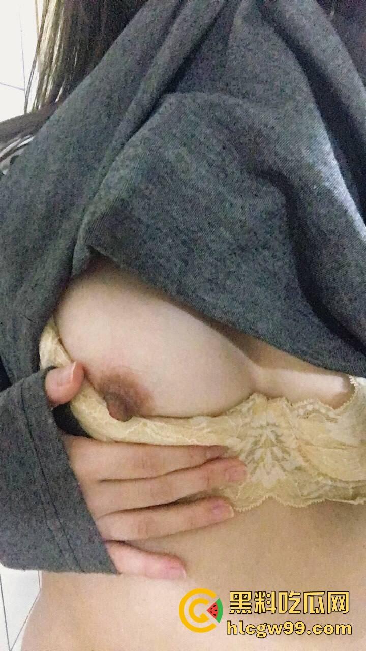 广东江门技校BBW骚母狗【区淑欣】36D巨乳先天骚母狗圣体实锤，各种情趣套装露出，高潮喷到腿软！  第10张