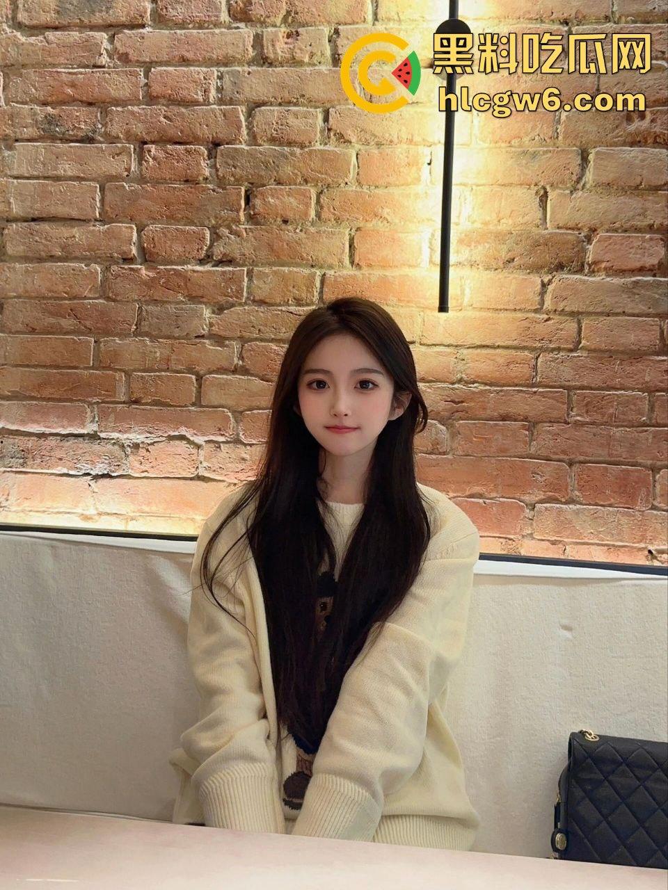 广西南宁闹市街头上演车震狂欢 屁股暴露还敢女上位 骑得像浪头拍岸 爷们一边开车一边猛操 高手在民间！  第11张