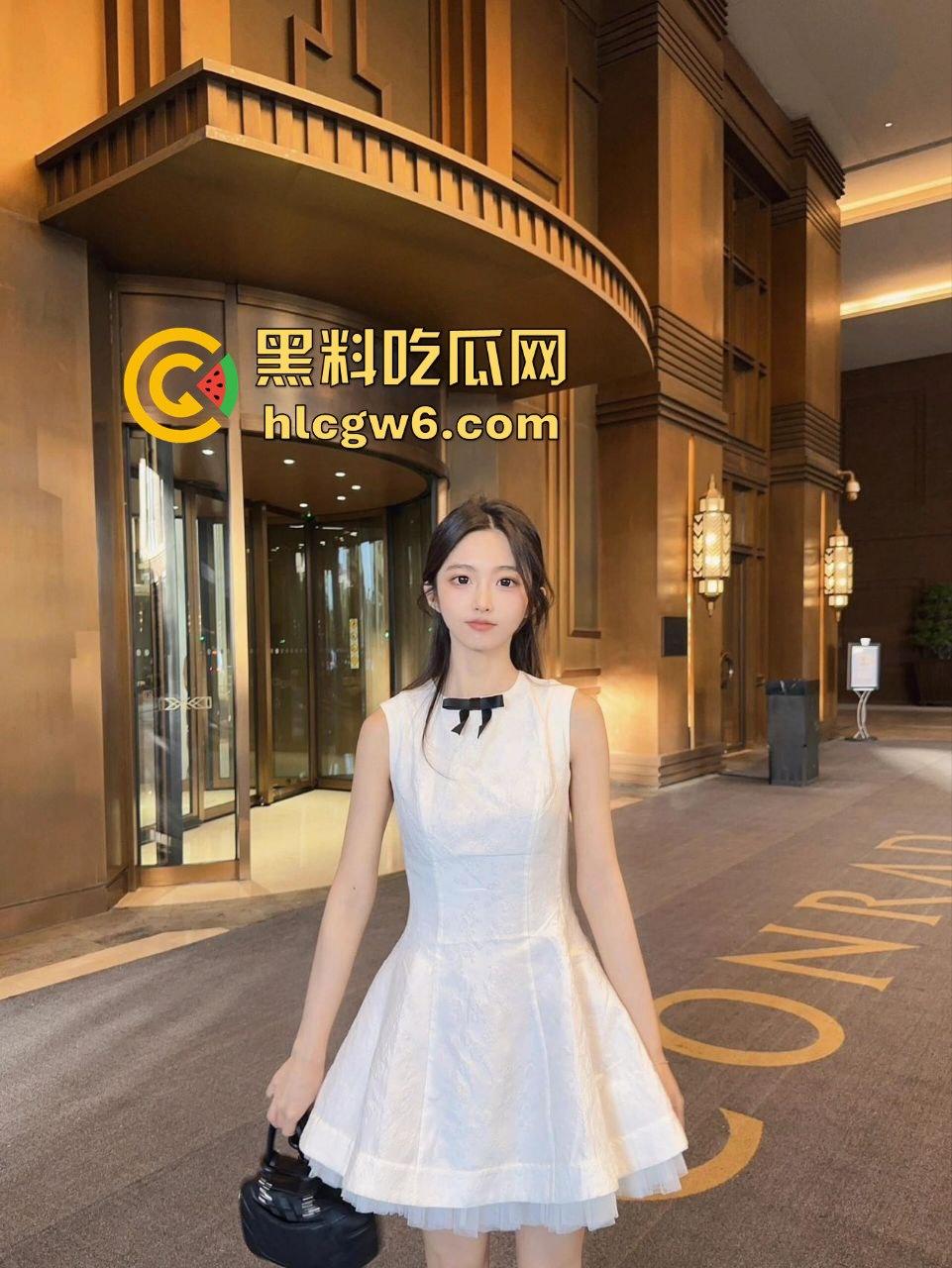 广西南宁闹市街头上演车震狂欢 屁股暴露还敢女上位 骑得像浪头拍岸 爷们一边开车一边猛操 高手在民间！  第13张