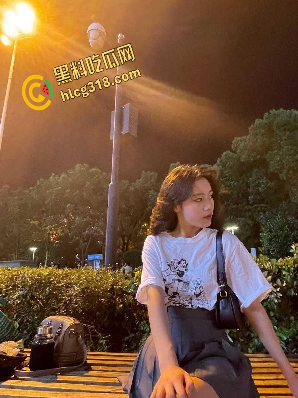 高颜值大学骚女口活绝，舌头缠绕深喉，舔得腿软，精液容器就是一条小母狗！  第3张