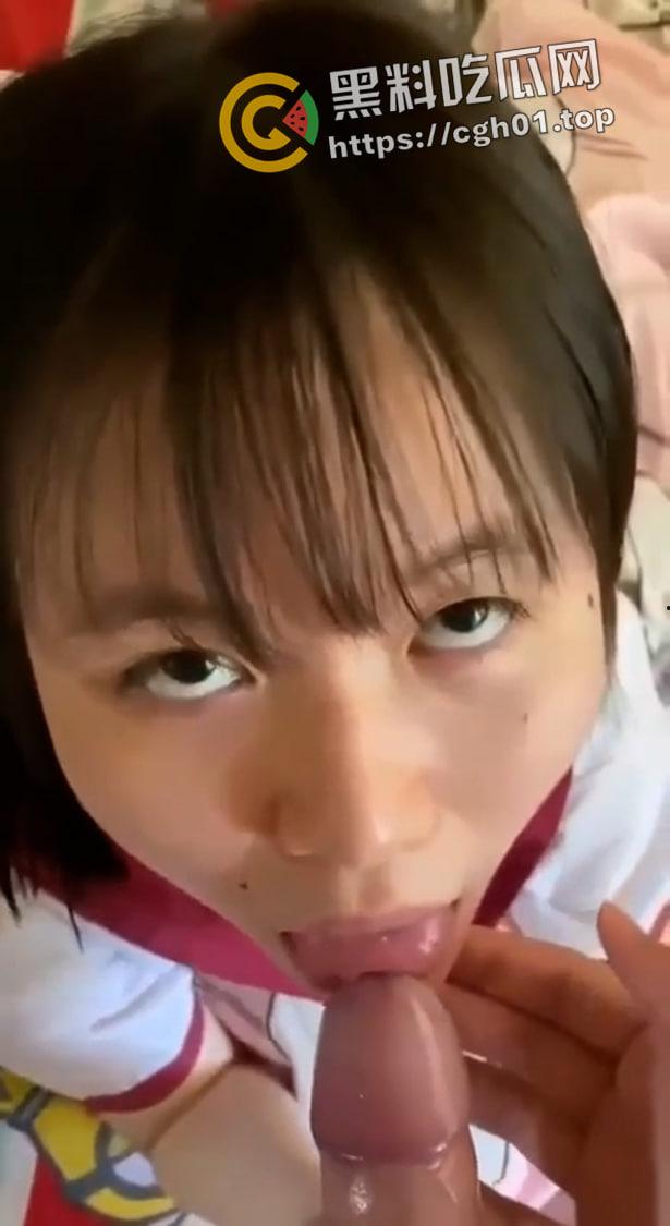 香港华仁书院母狗女学生【杨铃慧】被曝光 深喉到底翻白眼 自己动起来像小马达  第6张