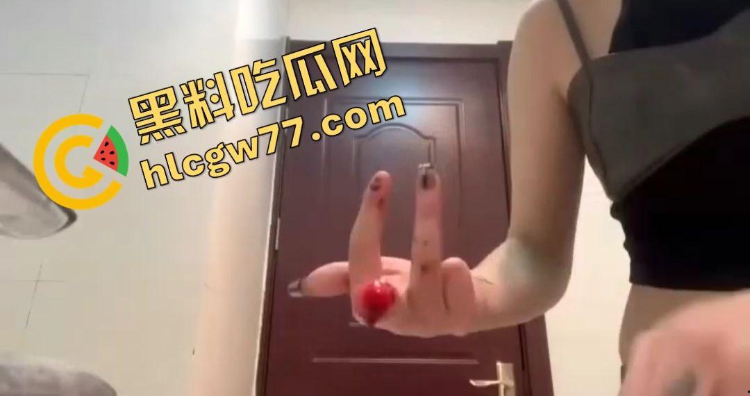 精神小妹为劈腿男友自残！闺蜜背叛，手起刀落中指断，全程一声没叫！  第5张