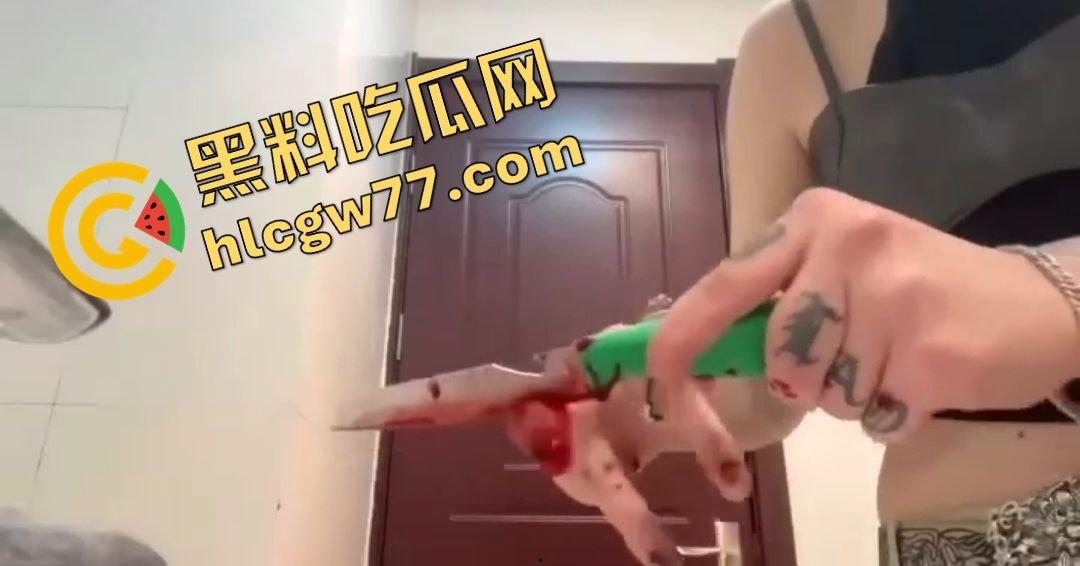 精神小妹为劈腿男友自残！闺蜜背叛，手起刀落中指断，全程一声没叫！  第6张