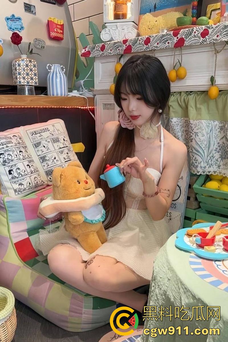 南京艺术学院舞蹈生【江梦研】，背着男友偷情大屌体育生，纤细的身体被粗大鸡巴爆操抽插，这身材真诱人啊！  第4张