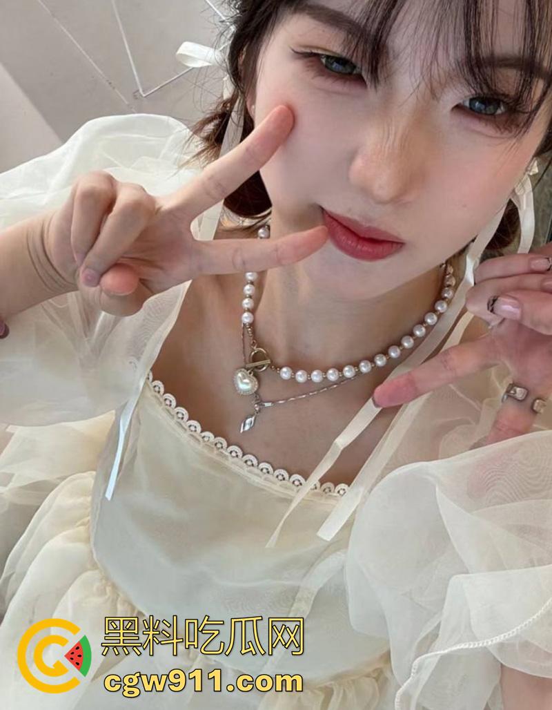 南京艺术学院舞蹈生【江梦研】，背着男友偷情大屌体育生，纤细的身体被粗大鸡巴爆操抽插，这身材真诱人啊！  第6张