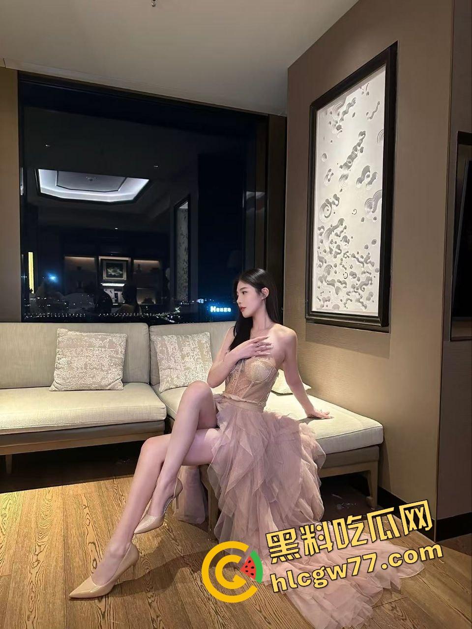 离婚3年没开机的骚妇一插就爆喷，肉穴久旱逢甘露，水多到床单湿透，淫叫不停浪到翻白眼！  第4张