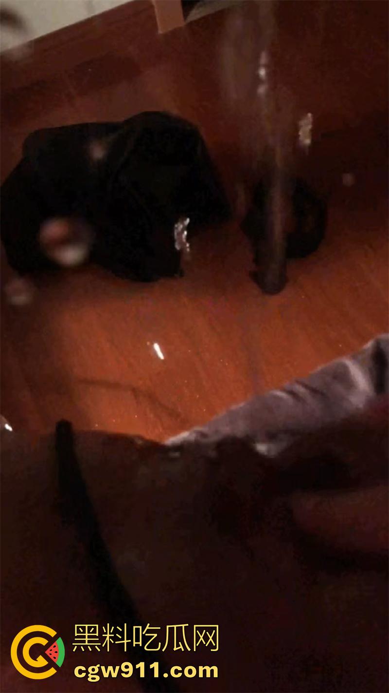 南京艺术学院舞蹈生【江梦研】，背着男友偷情大屌体育生，纤细的身体被粗大鸡巴爆操抽插，这身材真诱人啊！  第10张