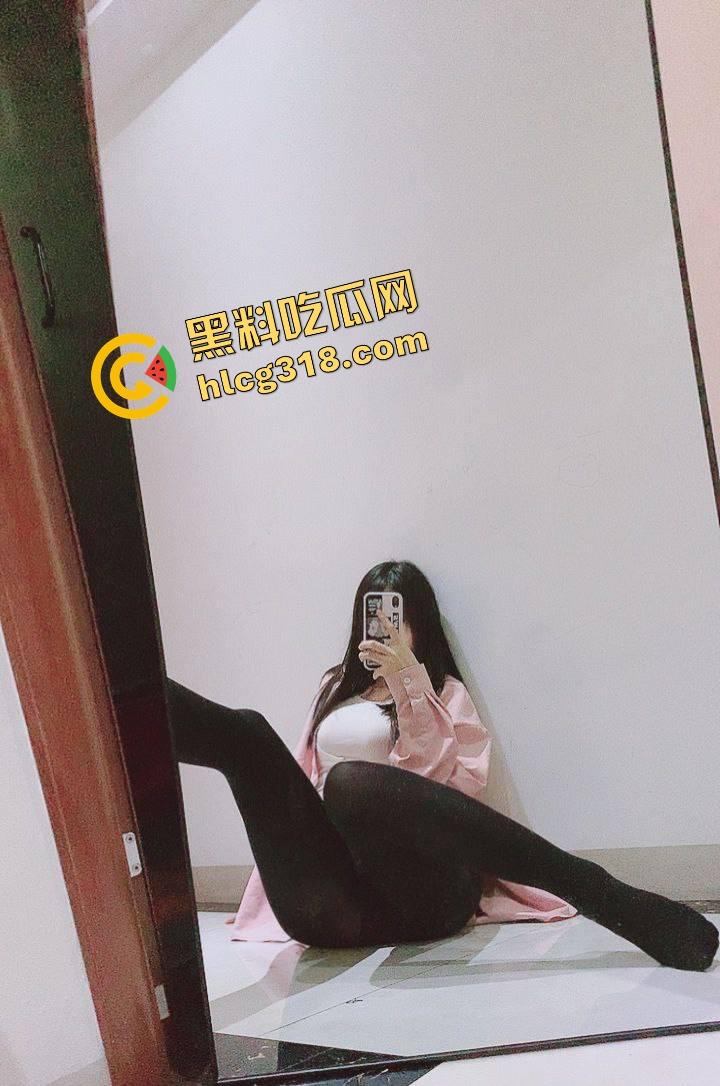 黑丝控天堂  女网友群里发黑丝自拍 问你们喜欢咬还是艹？咬咬咬 or 艹艹艹？回答我！ 第1张