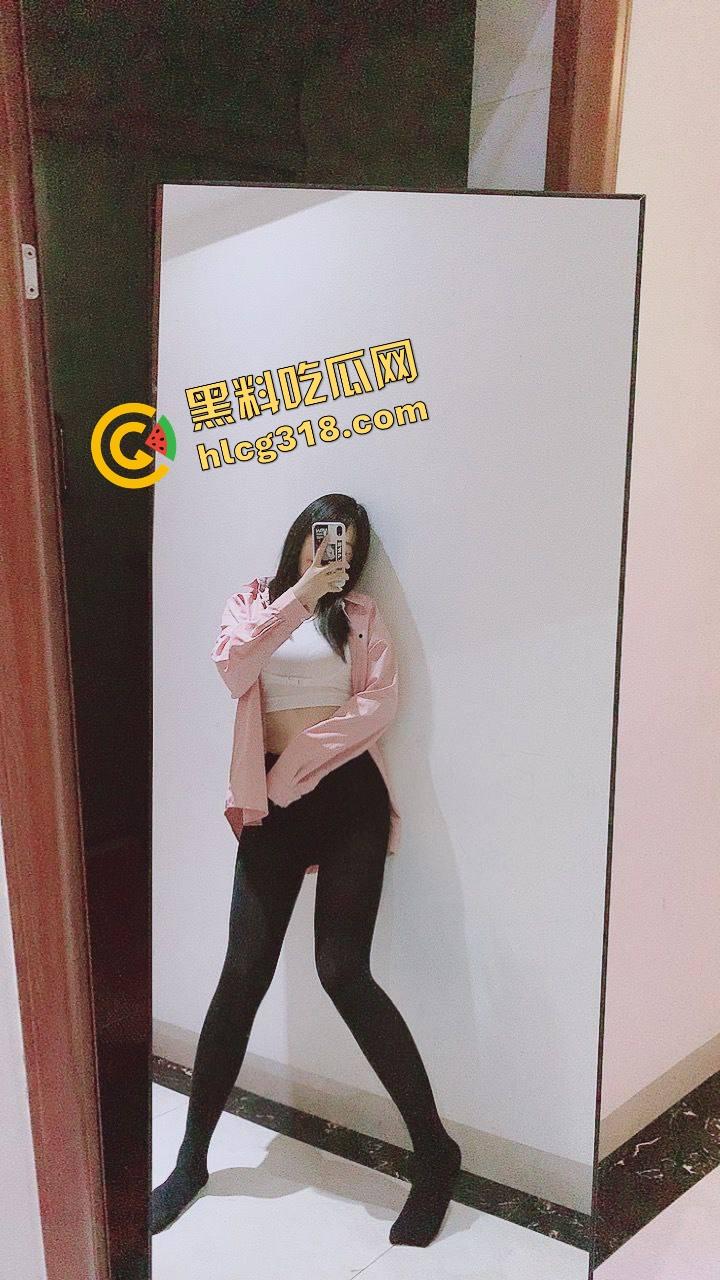 黑丝控天堂  女网友群里发黑丝自拍 问你们喜欢咬还是艹？咬咬咬 or 艹艹艹？回答我！ 第2张