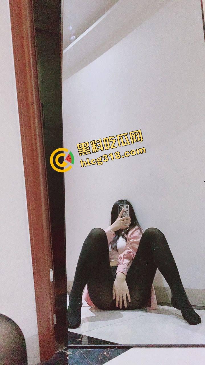 黑丝控天堂  女网友群里发黑丝自拍 问你们喜欢咬还是艹？咬咬咬 or 艹艹艹？回答我！ 第3张