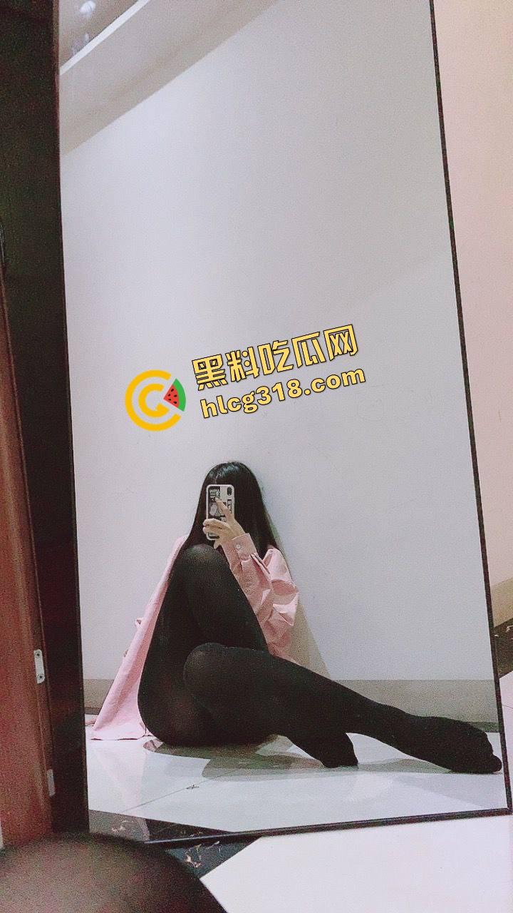 黑丝控天堂  女网友群里发黑丝自拍 问你们喜欢咬还是艹？咬咬咬 or 艹艹艹？回答我！ 第4张