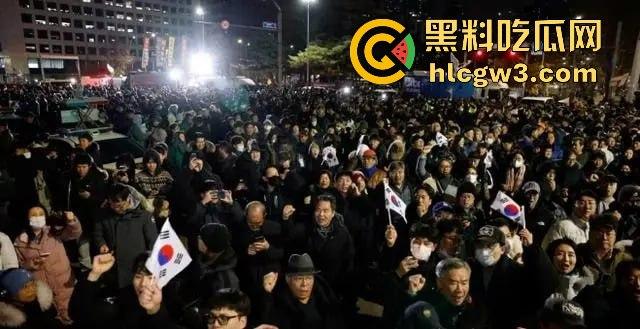 首尔之春恋爱脑总统『 尹锡悦』深夜全国戒严只为护妻子 第一夫人为让他稳住总统宝座睡遍军方高层！  第25张